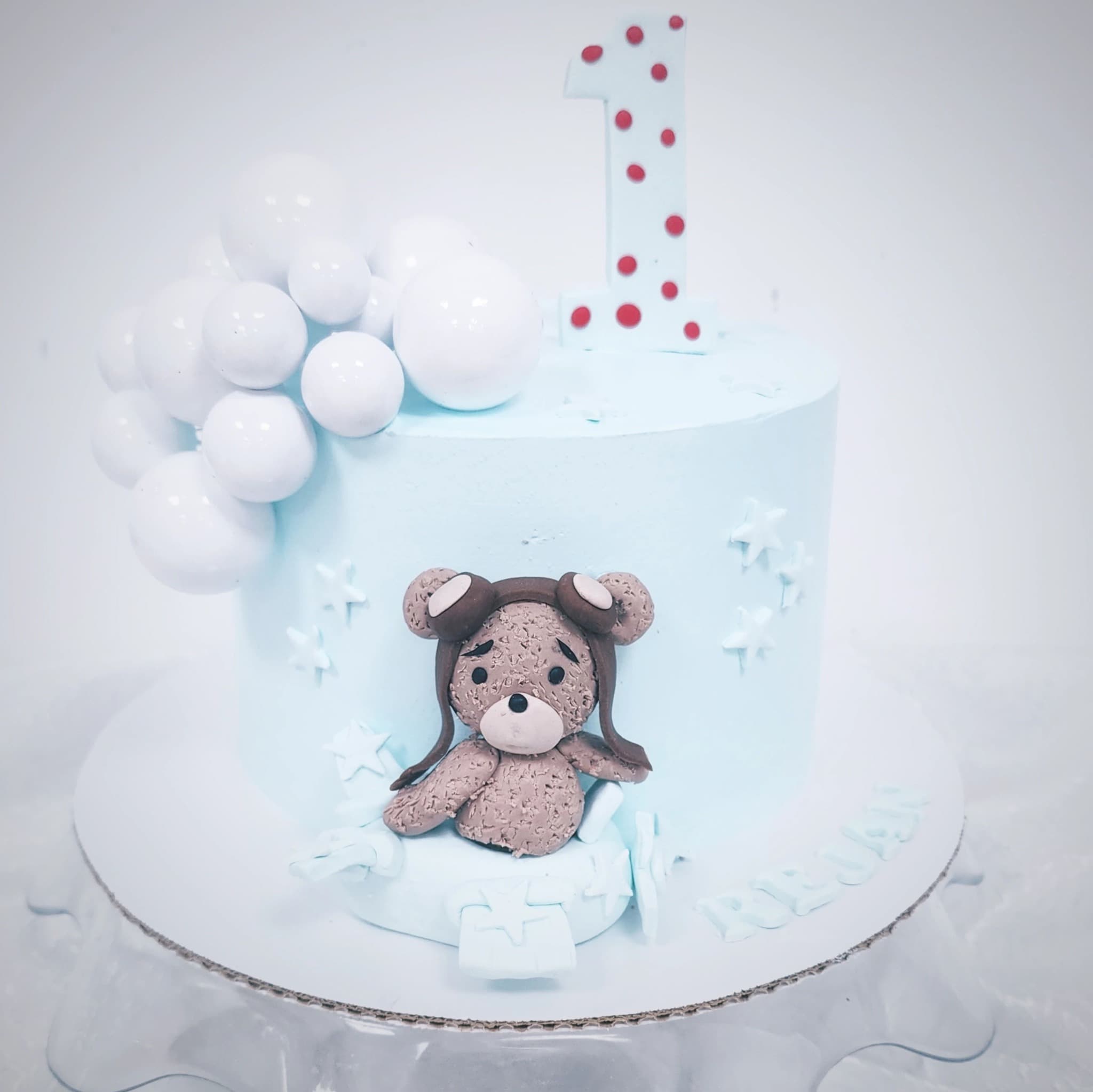 Torta Ditëlindje me Ariun dhe Numrin 1 - Torte 1 Vjeç | Tortelinda Tortë blu për 1-vjetor me figurë ariu dhe numrin 1