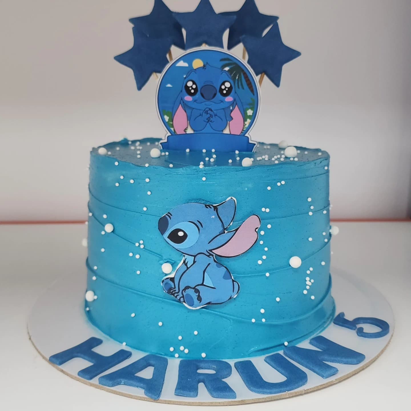 Torta Stitch Blu për Ditëlindje - Torte për Djem | Tortelinda Tortë ditëlindje me temën Stitch në ngjyrë blu