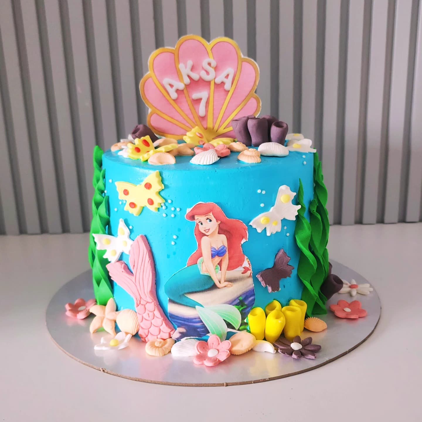Torte Ariel Sirenë për 7-Vjetor - Torte për Vajza | Tortelinda Torte ditëlindje me temë Ariel Sirenë për 7-vjetor
