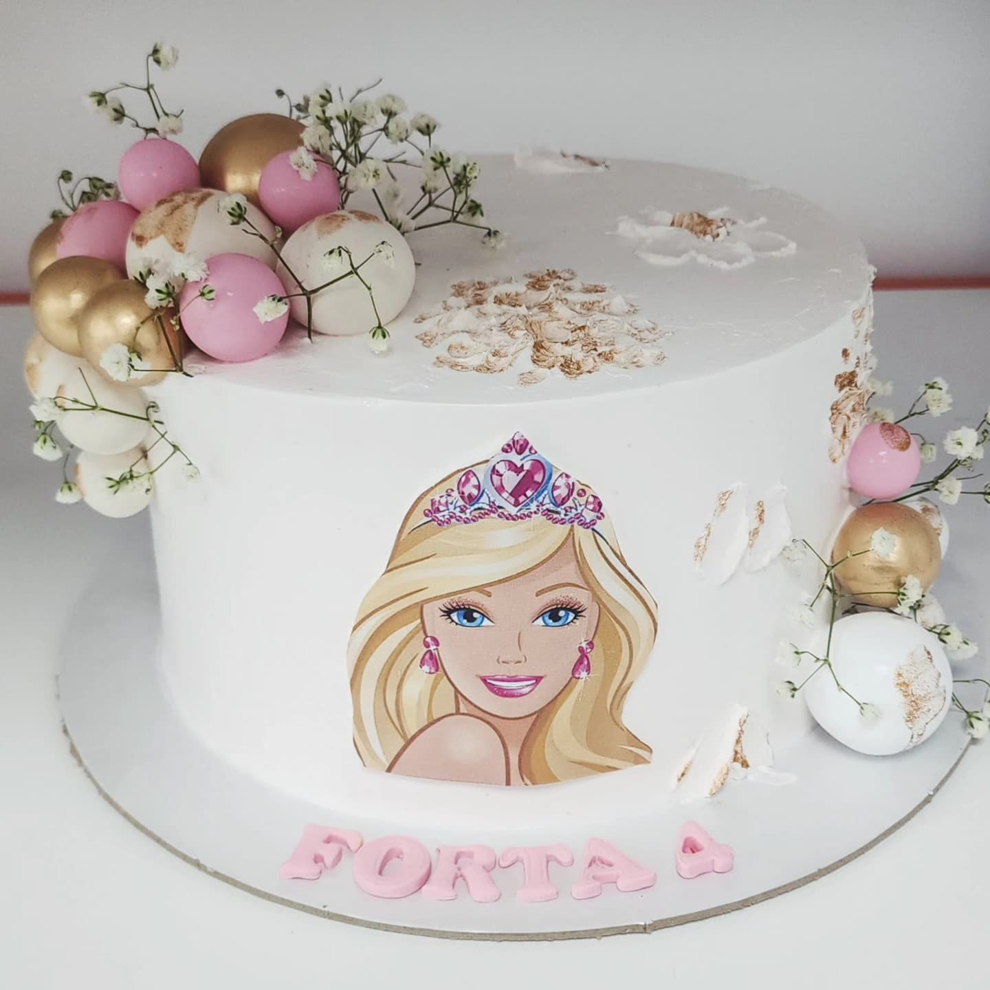 Torte Barbie Princeshë me Ngjyra Pastel - Torte për Vajza | Tortelinda Torte Barbie Princeshë me ngjyra pastel dhe dekorime elegante