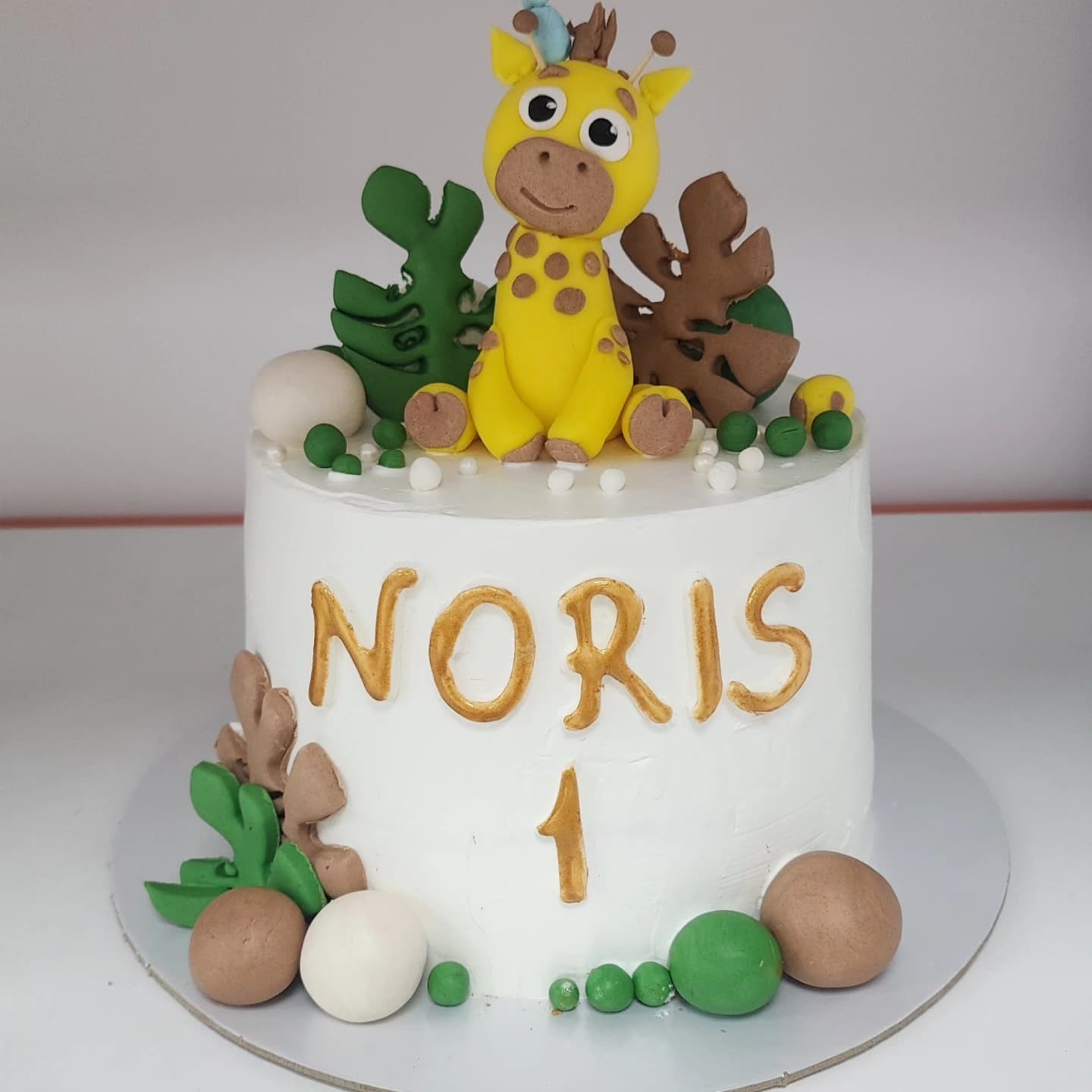 Tortë ditëlindjeje për fëmijë me dizajn gjirafe