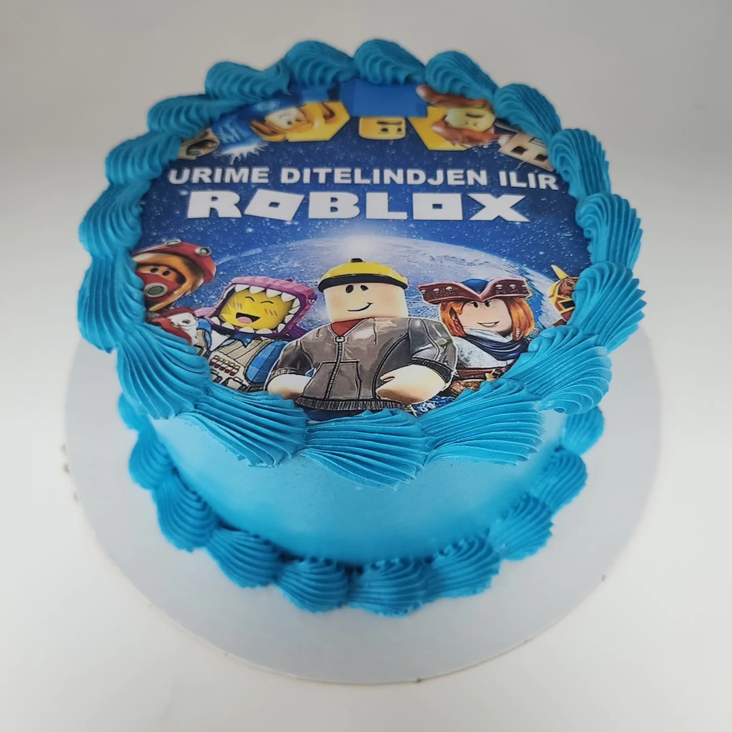 Torte Ditëlindje Roblox - Torte për Fëmijë | Tortelinda Torte me temë Roblox për ditëlindje, ngjyra blu dhe personazhe të lojës