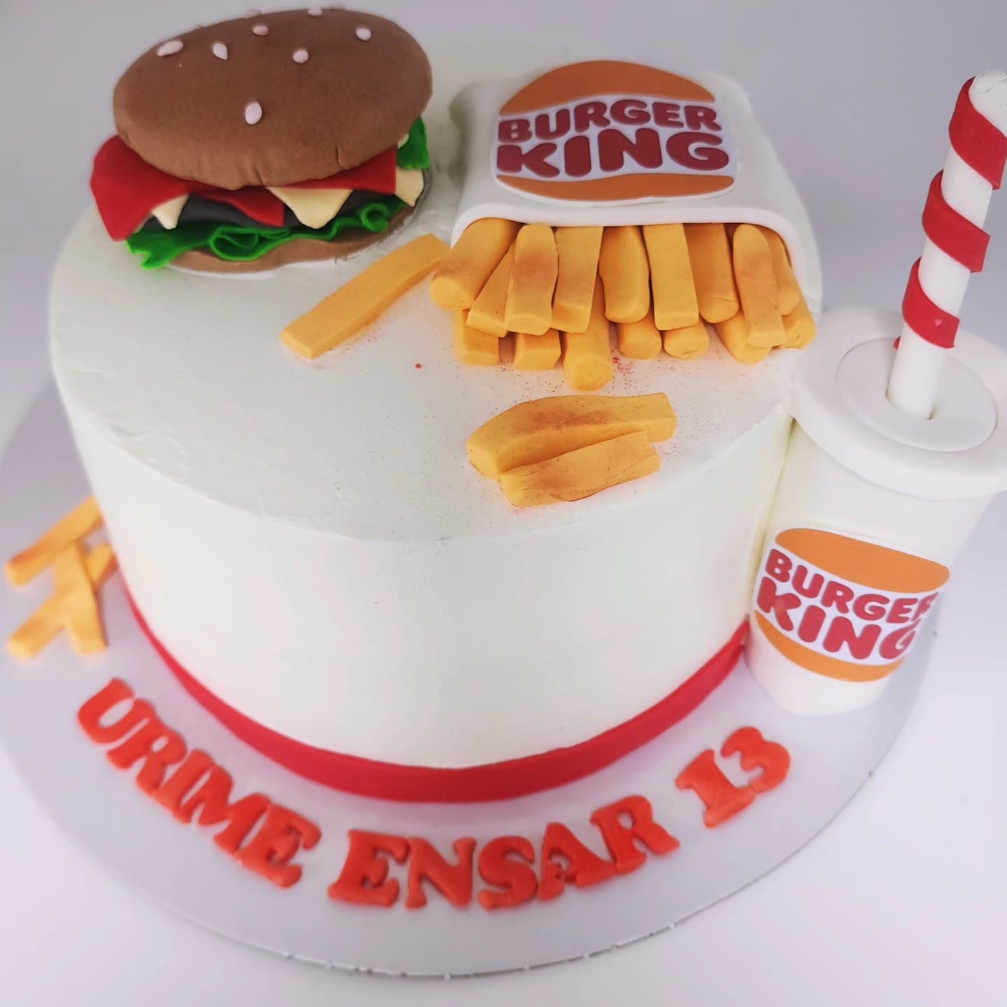 Torte Fast-Food Burger King - Torte për Djem | Tortelinda Torte me dizajn Burger King, hamburger, patate të skuqura dhe pije