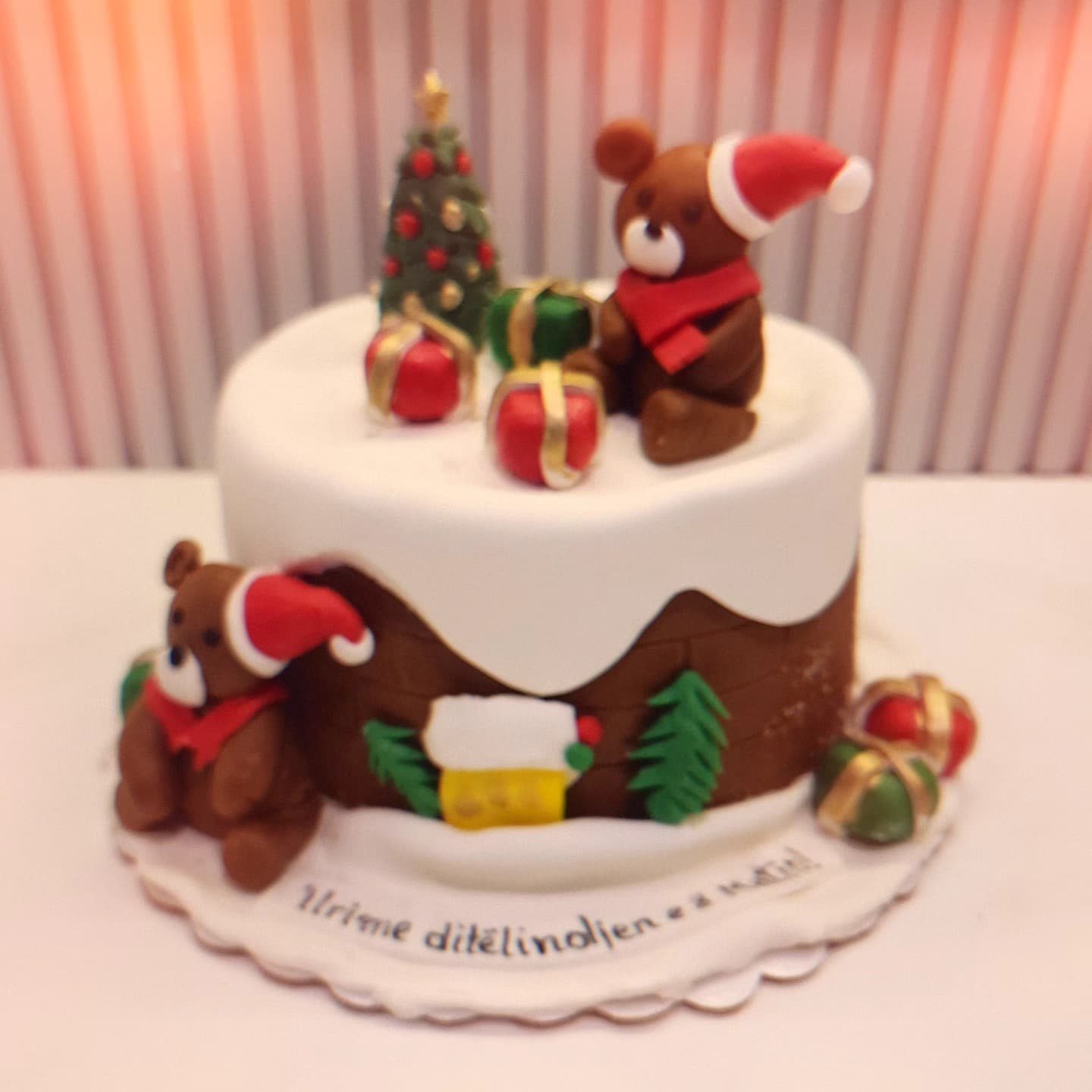 Torte Festive me Arusha dhe Pemë - Torte për Djem | Tortelinda Torte festive me arusha dhe pemë për festa