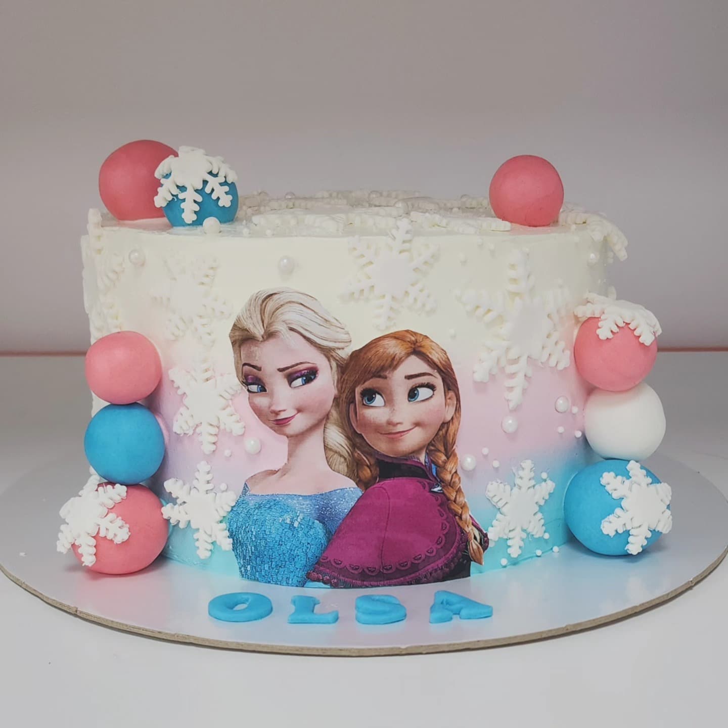 Torte Frozen me Elsa dhe Anna - Torte për Fëmijë | Tortelinda Torte me Elsa dhe Anna nga Frozen