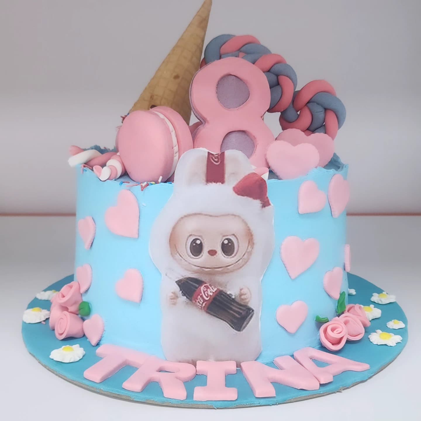 Torte La Bubu me Dekor Rozë - Torte për Vajza | Tortelinda Torte La Bubu me dekor rozë dhe figura e La Bubu