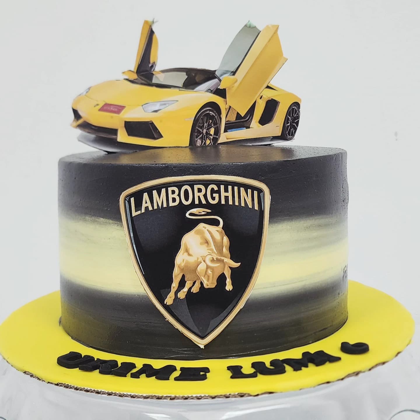 Torte Lamborghini Aventador - Torte për Djem | Tortelinda Torte me model Lamborghini Aventador në majë