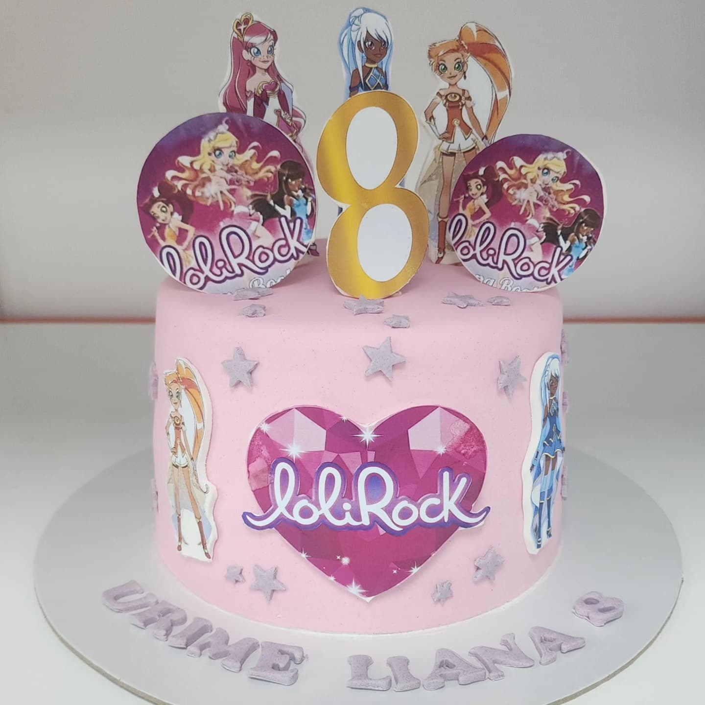 Torte Lolirock për 8-Vjetor - Torte për Vajza | Tortelinda Torte Lolirock për 8-vjetor me dizajn rozë dhe personazhe