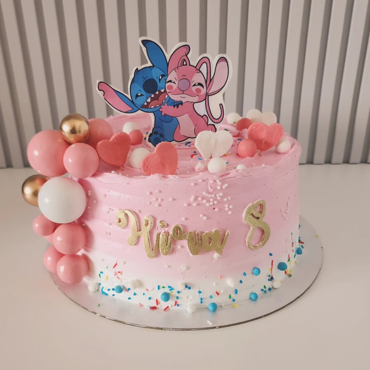 Torte rozë me personazhet Stitch dhe Angel