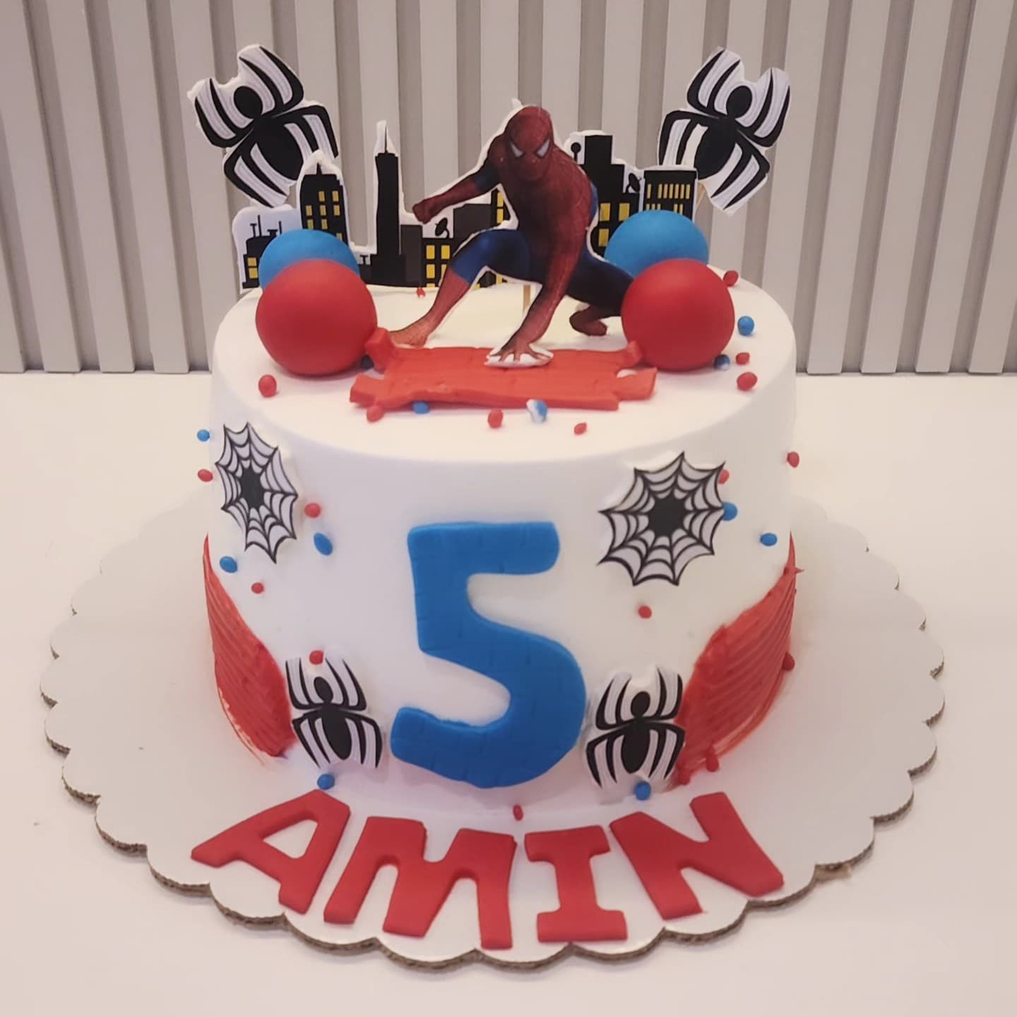 Torte me temë Spiderman për 5-vjetor