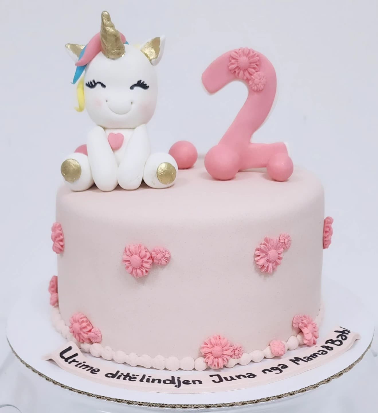Torte unicorn me numër 2 dhe dekorime rozë